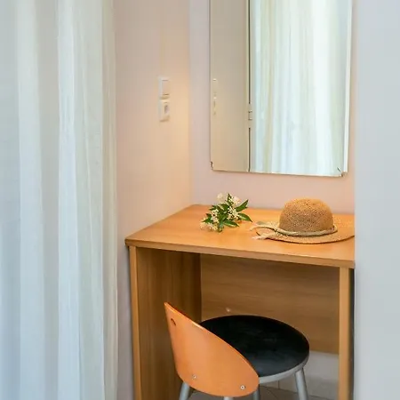 Ξενοδοχείο με διαμερίσματα Amversa's House 3*