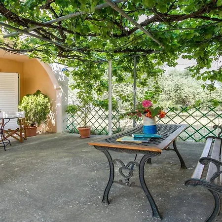 Amversa's House Apartahotel