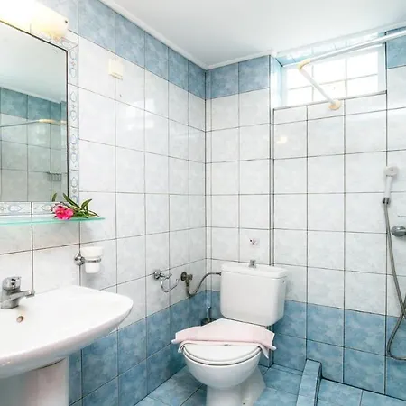 Amversa's House Potos