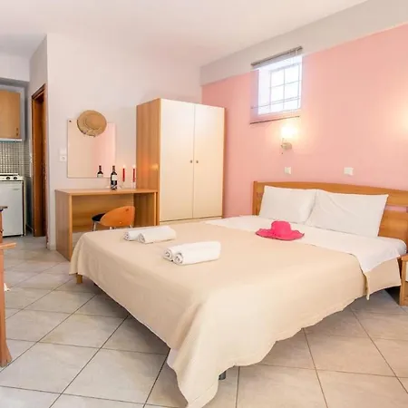 Amversa's House Aparthotel 3*