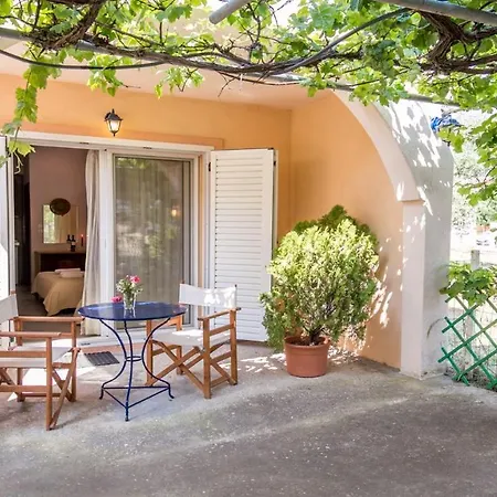 Amversa's House Apart Otel Potos