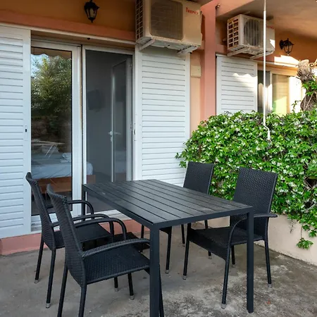 Aparthotel Amversa's House 3*