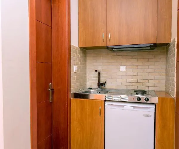 Amversa's House アパートホテル 3*