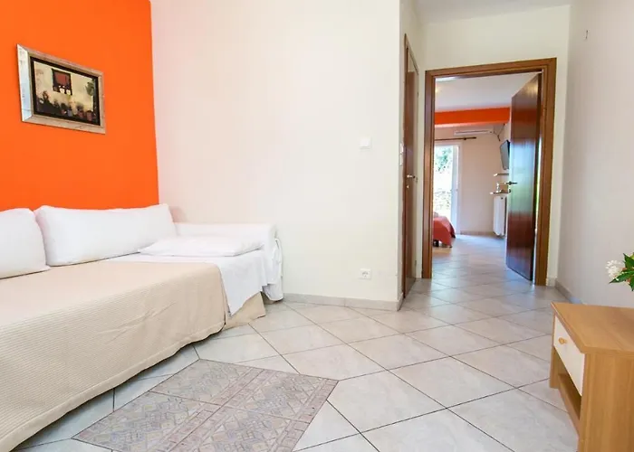 アパートホテル Amversa's House 3*